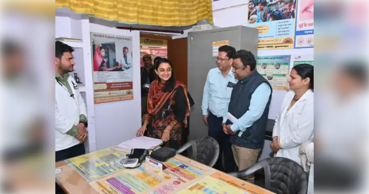 बुलंदशहर: जिलाधिकारी श्रुति ने स्वास्थ्य केंद्रों का किया औचक निरीक्षण, मरीजों से फीडबैक लेकर परखीं व्यवस्थाएं