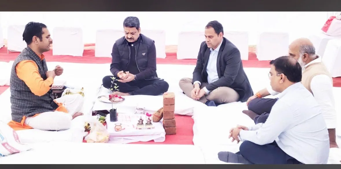 मुरादाबाद: 100 बेड के सरकारी मेडिकल केयर अस्पताल का शिलान्यास, नगर विधायक रितेश गुप्ता ने किया भूमि पूजन