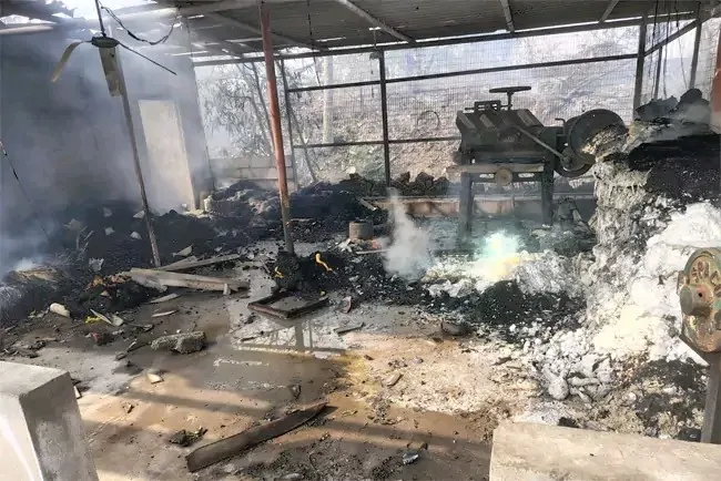 आंध्र प्रदेश में पटाखा फैक्टरी में विस्फाेट के बाद लगी आग, 18 की माैत व 8 गंभीर