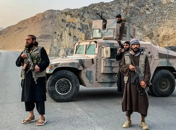 पाकिस्तान-अफगानिस्तान सीमा पर छिड़ी जंग: 300 से अधिक मौतें, दोनों देशों ने किया भारी नुकसान का दावा