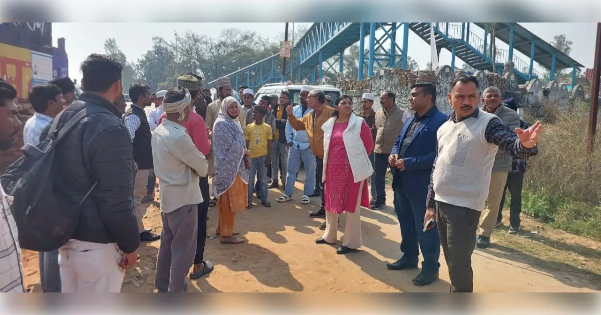 भू-माफियाओं में हड़कंप: सरकारी जमीन पर अवैध कब्जे की शिकायत पर मुझेडा सादात पहुंची भारी पुलिस बल के साथ राजस्व टीम