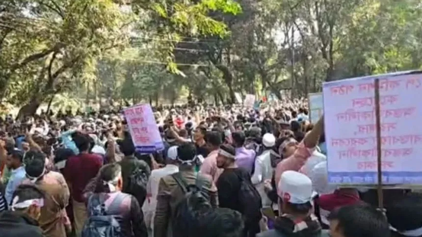 बांग्लादेश: सरकारी कर्मचारियों का 9वें वेतनमान की घोषणा न होने पर जोरदार विरोध