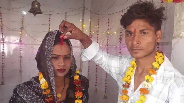 मुज़फ्फरनगर की दो बच्चों की मां ने फेसबुकिया प्यार के लिए छोड़ी लोकलाज, कोतवाली में पति के सामने प्रेमी संग शादी की जिद पर अड़ी