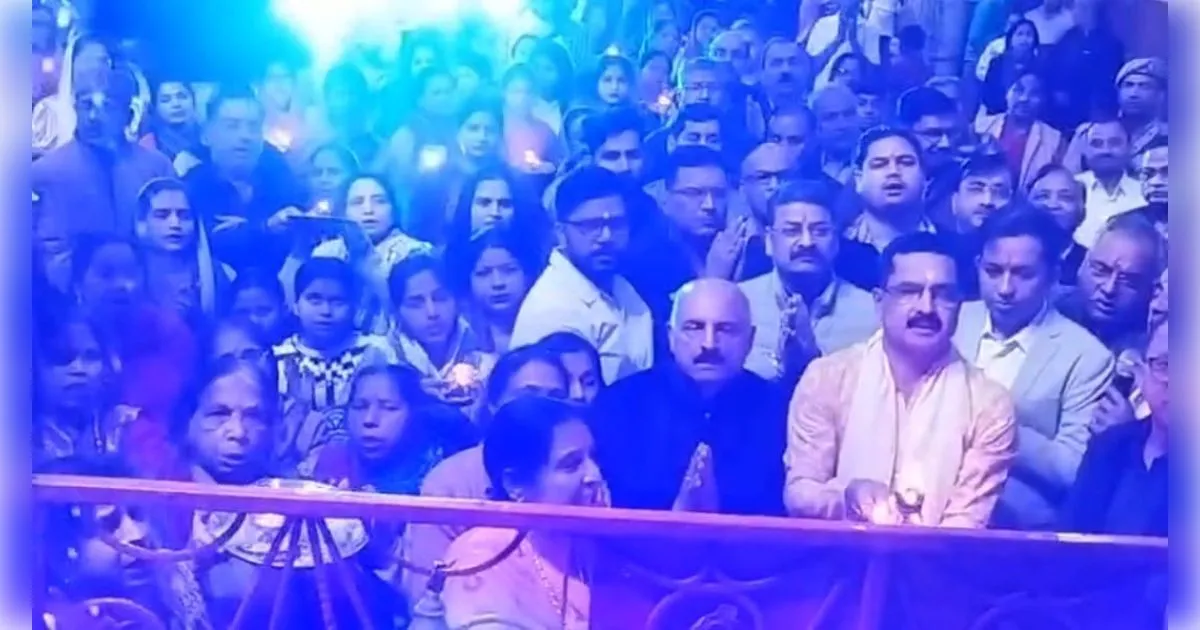 मुरादाबाद: प्राचीन 84 घंटा मंदिर में गूंजा 'हर-हर महादेव', विधायक रितेश गुप्ता की मौजूदगी में संपन्न हुई भव्य महाआरती