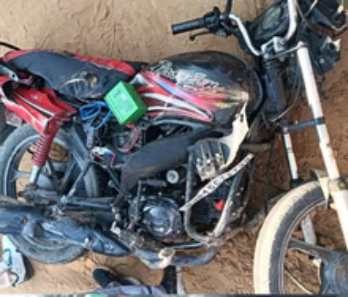 मेरठ में स्कूल बस की टक्कर से बाइक सवार दो दोस्तों की दर्दनाक मौत