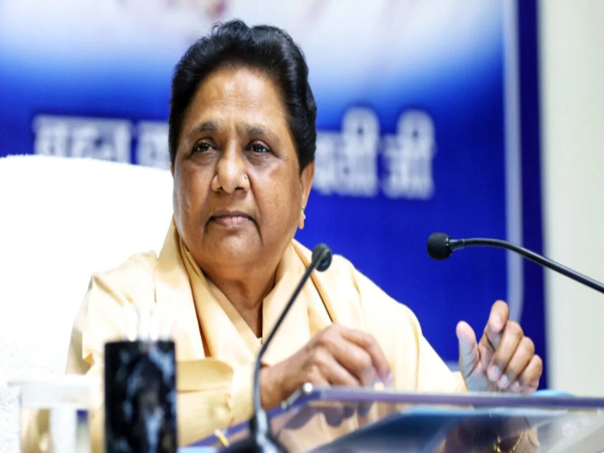 यूपी की राजनीति में फिर 'सोशल इंजीनियरिंग' की आहट: 2007 दोहराने की तैयारी में मायावती; दलित, ब्राह्मण और मुस्लिम त्रिकोण बना भाजपा-सपा की चुनौती