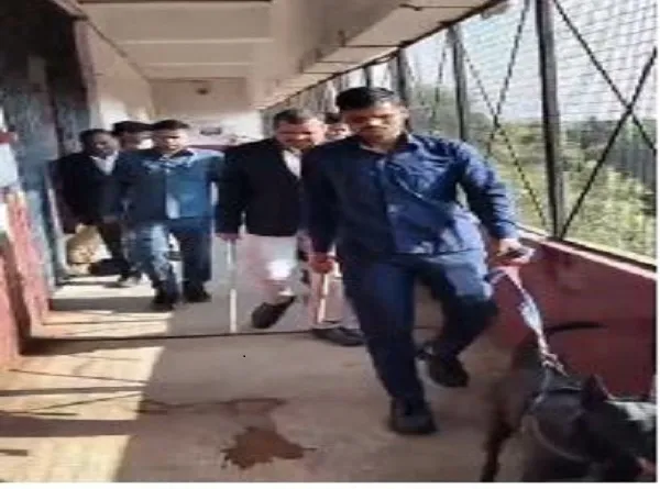 यूपी के कई कोर्ट को बम से उड़ाने की धमकी: आजमगढ़ सहित कई जिलों में हाई अलर्ट, सघन चेकिंग अभियान जारी