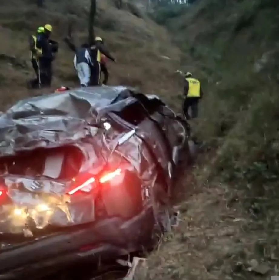 अल्मोड़ा में भीषण सड़क हादसा: बसौली में गहरी खाई में गिरी कार, 3 लोगों की दर्दनाक मौत