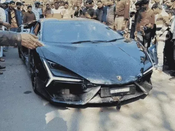 कानपुर में कारोबारी के बेटे की लेम्बोर्गिनी से हादसा, 6 से अधिक लोग घायल