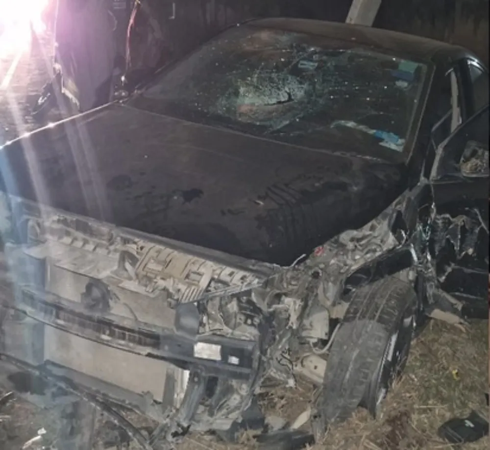 मेरठ-बड़ौत रोड पर डंपर की टक्कर से कार सवार बाल-बाल बचे, बजरंग दल ने लगाया जाम