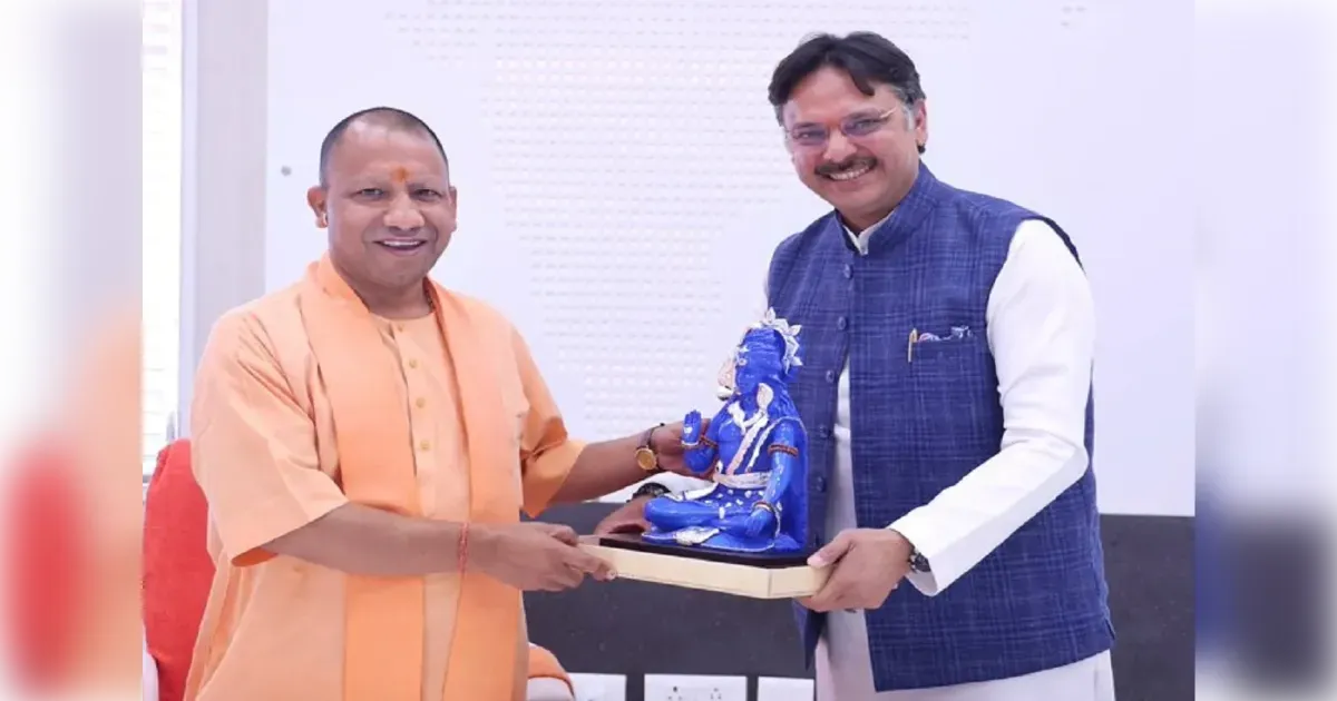 लखनऊ में सरोजनी नगर से भाजपा विधायक राजेश्वर सिंह को 'लुटेरा' कहने पर अजय राय पर FIR दर्ज, पत्नी है नोएडा में पुलिस कमिश्नर 