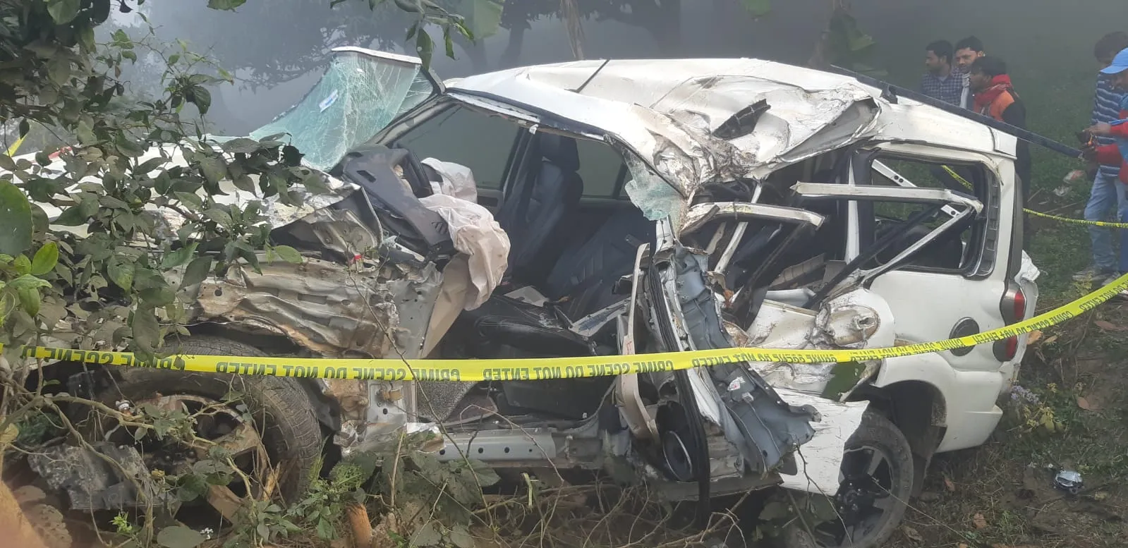  बारात जा रही स्कार्पियो पेड़ से टकरायी, तीन की मौत