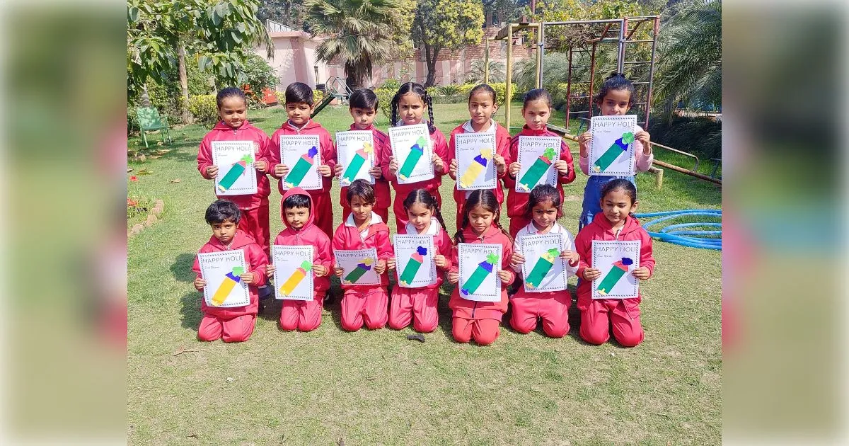मुजफ्फरनगर में 'कान्हा संग होली' पर थिरके नन्हे कदम,रामराज के दशमेश पब्लिक स्कूल में उड़ा गुलाल 