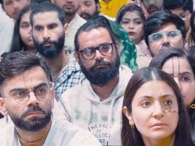 वृंदावन पहुंचे विराट-अनुष्का: प्रेमानंद महाराज के चरणों में बैठे नजर आए 'विरुष्का', सादगी देख फैंस हुए गदगद