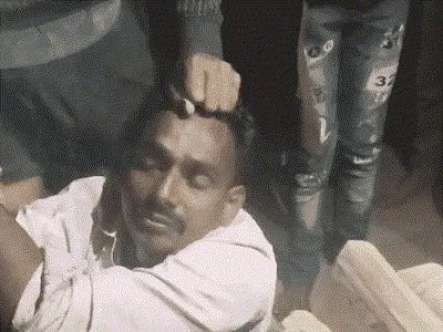 कुशीनगर में दरिंदगी: झोलाछाप डॉक्टर ने घर में घुसकर की हैवानियत, ग्रामीणों ने खंभे से बांधकर जमकर कूटा