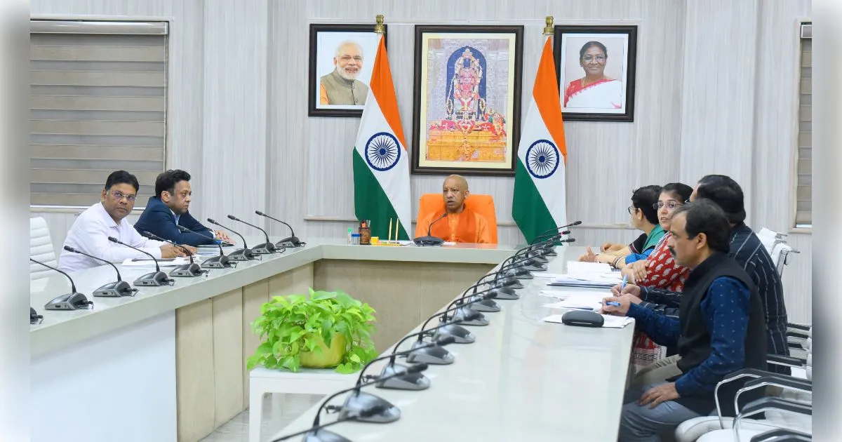 यूपी के हर आंगनबाड़ी केंद्र का होगा अपना भवन, सीएम योगी ने दिए कायाकल्प के निर्देश