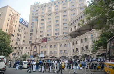 बैंक जाने से पहले पढ़ लें ये खबर! कल हड़ताल के कारण ठप रह सकते हैं ये जरूरी काम