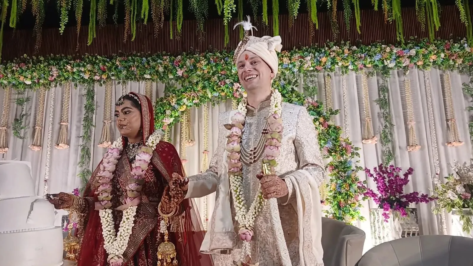 सात समंदर पार का प्यार: जर्मनी के दूल्हे ने फिरोजाबाद की दुल्हन संग रचाई शादी, हिंदू रीति-रिवाजों से लिए सात फेरे