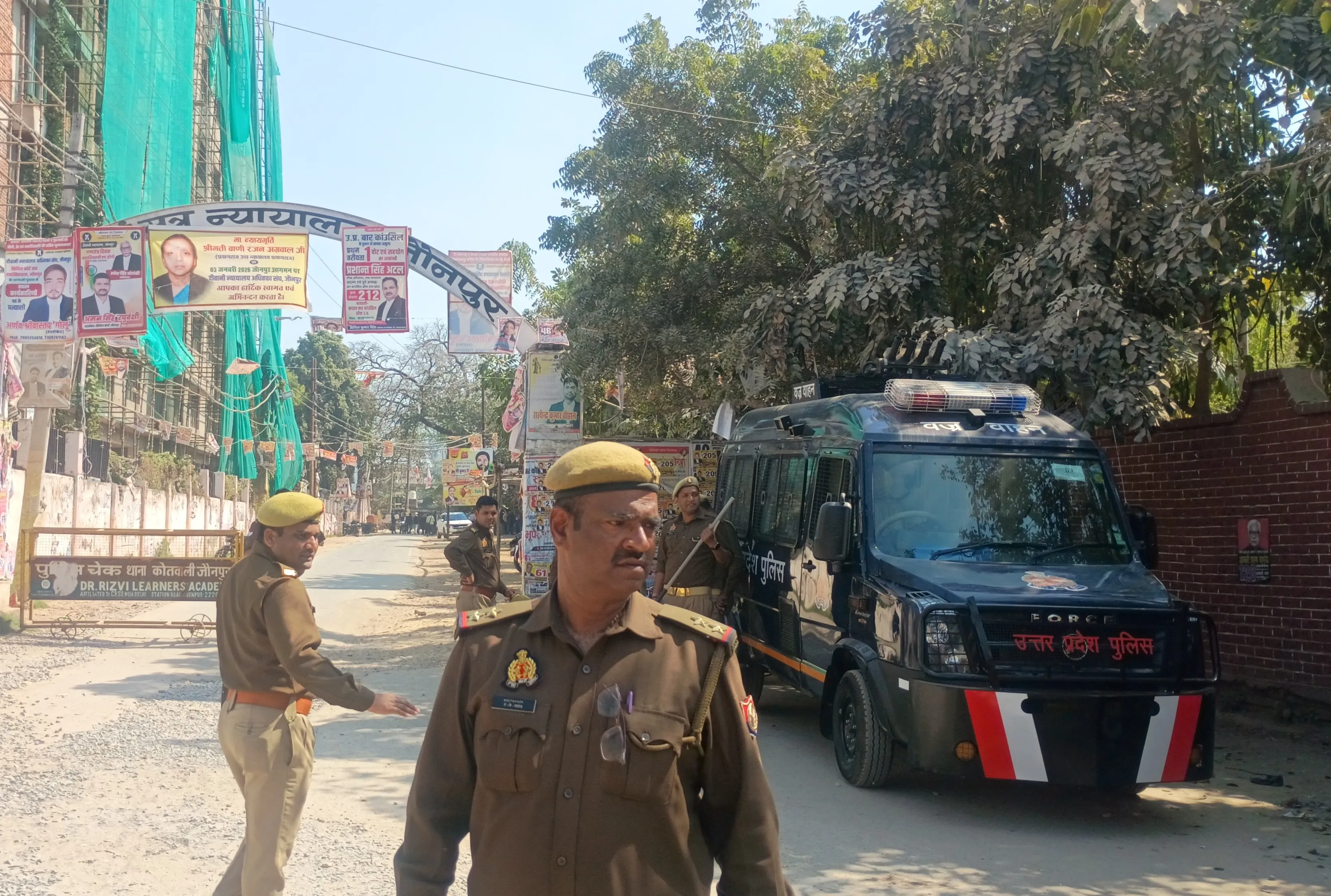 कोडिनयुक्त कफ सिरप मामले में एसआईटी की बड़ी कार्रवाई, अंकुल मौर्या की 40 लाख की सम्पत्ति कुर्की का नोटिस