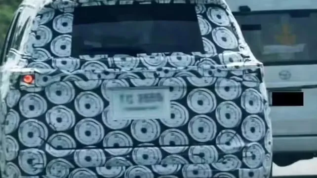 Thailand में Testing के दौरान स्पॉट हुई Toyota Fortuner 2026 Facelift नए डिजाइन और फीचर्स से मचाएगी हलचल