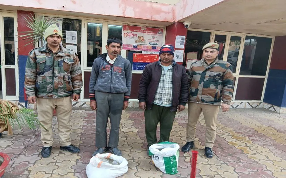 मेरठ पुलिस ने अवैध शराब रैकेट पकड़ा, 25 लीटर कच्ची शराब के साथ दो गिरफ्तार