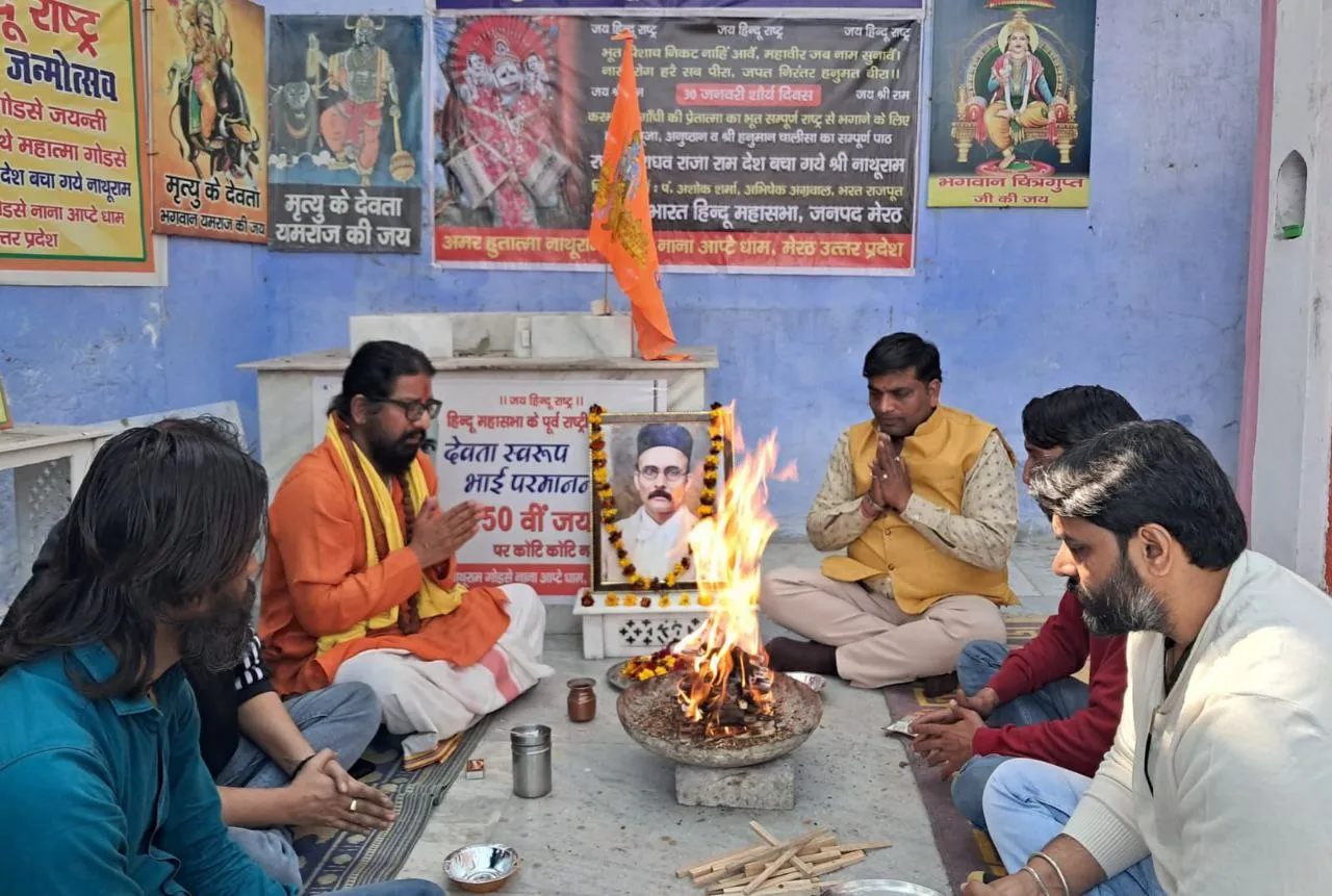 मेरठ में वीर सावरकर की 60वीं पुण्यतिथि पर हवन-पूजन, हिंदू महासभा ने रखीं विभिन्न मांगें