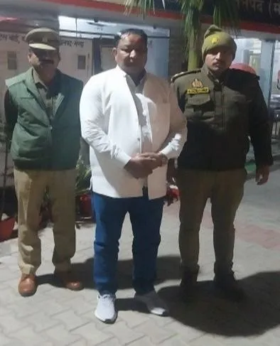 मेरठ में बारात की हर्ष फायरिंग: पुलिस ने आरोपी को लाइसेंसी पिस्टल सहित गिरफ्तार किया