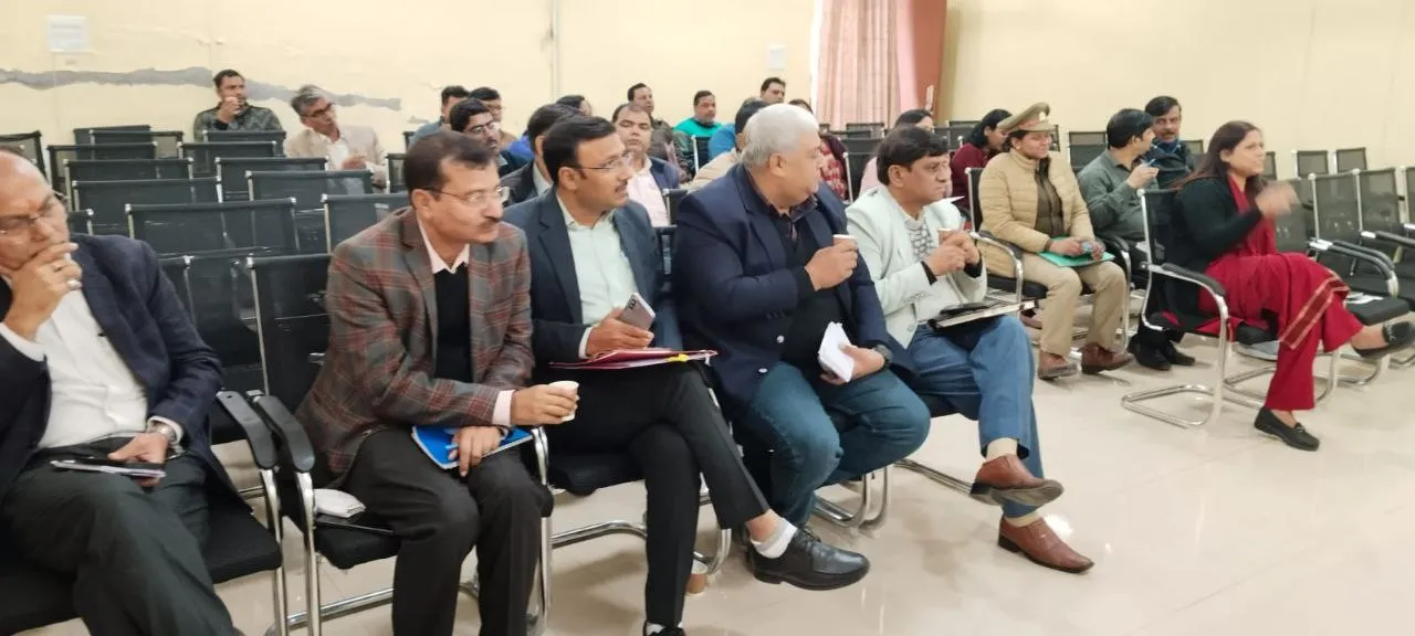 मेरठ: राष्ट्रीय लोक अदालत में अधिक वादों के निस्तारण हेतु प्री-ट्रायल बैठक आयोजित