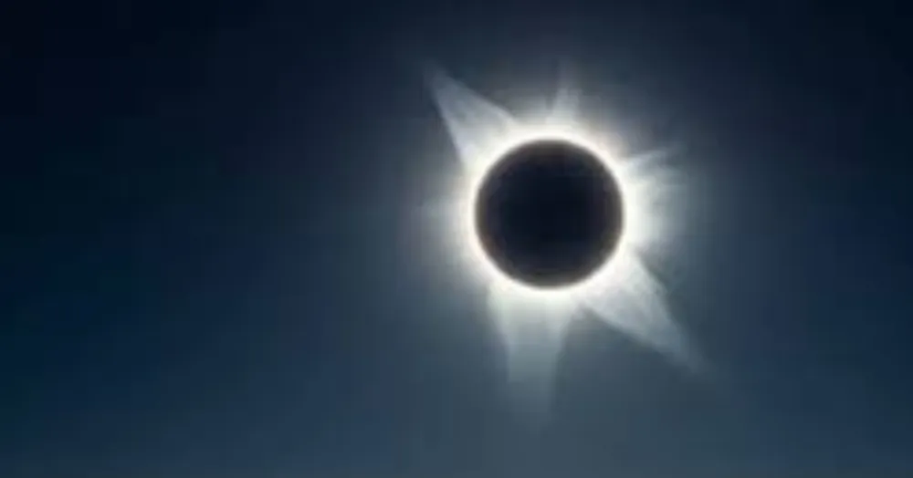 सूर्य ग्रहण 17 फरवरी और चंद्र ग्रहण 3 मार्च 2026: समय, प्रभाव और शास्त्रीय उपाय