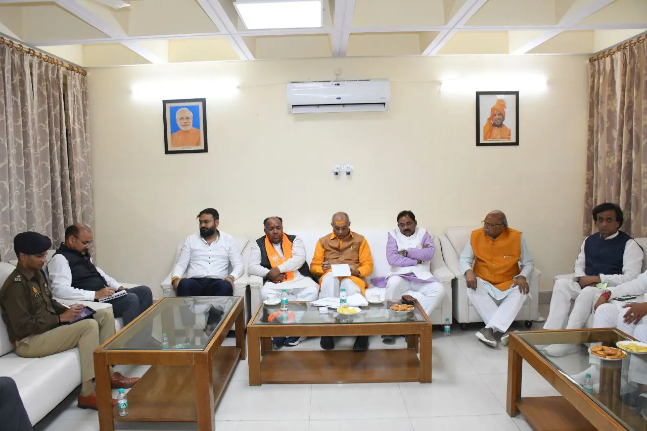 मेरठ में प्रभारी मंत्री ने विकास व सुरक्षा कार्यों की समीक्षा की, मिलेट्स प्रचार वाहन को दिखाई हरी झंडी