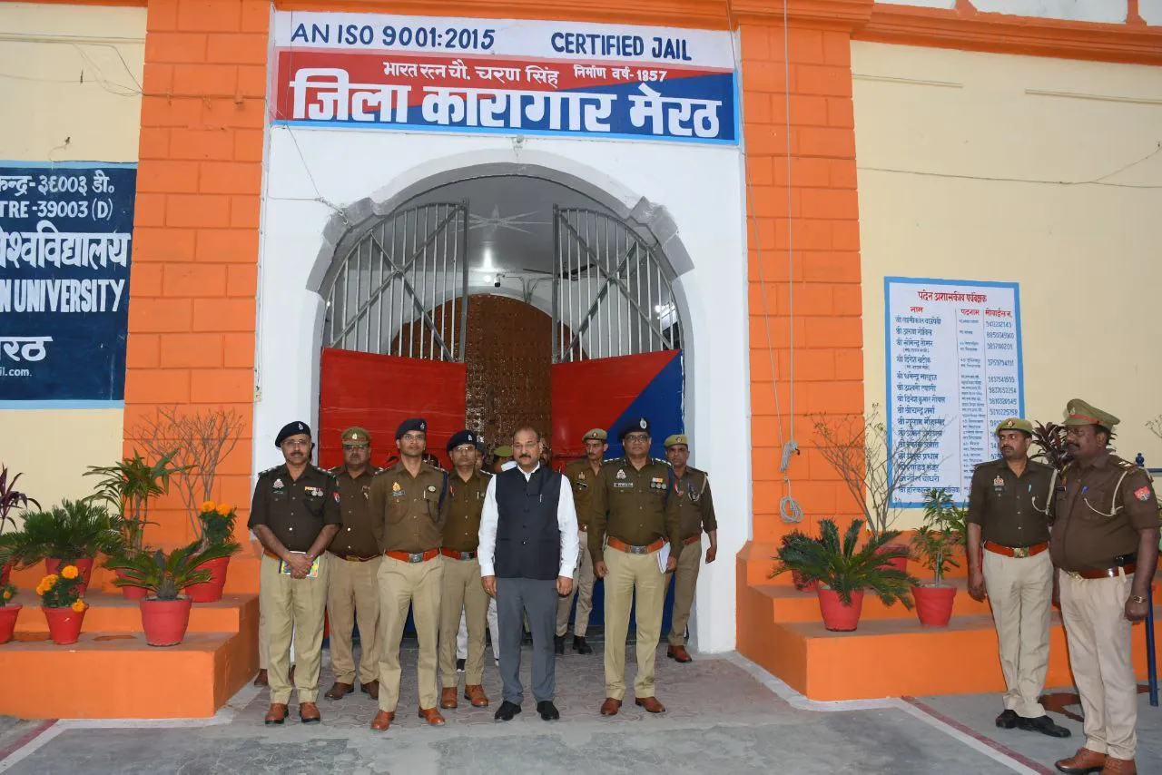 मेरठ: जिला न्यायाधीश, जिलाधिकारी और एसएसपी ने जिला कारागार, किशोर गृह और नारी निकेतन का संयुक्त निरीक्षण किया
