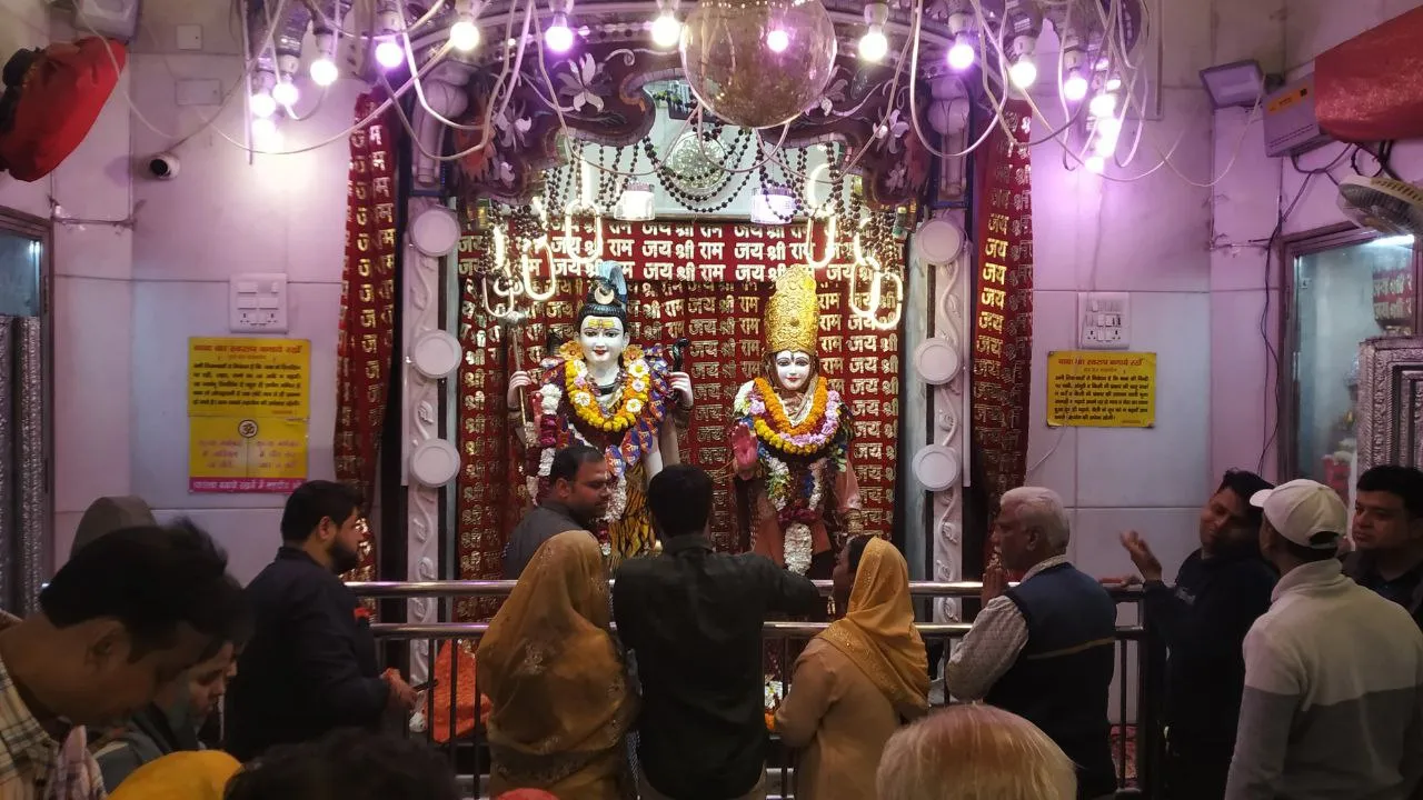 महाशिवरात्रि पर औघडनाथ मंदिर में उमड़ा आस्था का सैलाब, तड़के से लगी श्रद्धालुओं की लंबी कतारें