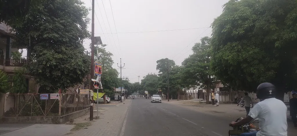 मेरठ: एक दिन की ठंड के बाद फिर लौटी गरमी, आज तेज धूप के साथ बढ़ा पारा