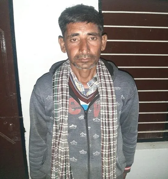 मेरठ के परीक्षितगढ़ में 10 लीटर अवैध कच्ची शराब के साथ तस्कर गिरफ्तार