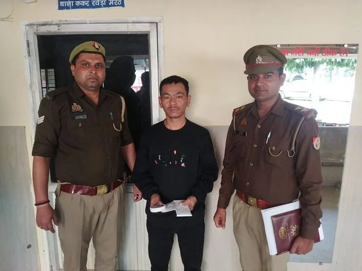 मेरठ में डकैती की घटना में शामिल 25 हजारी बदमाश पुलिस ने गिरफ्तार किया