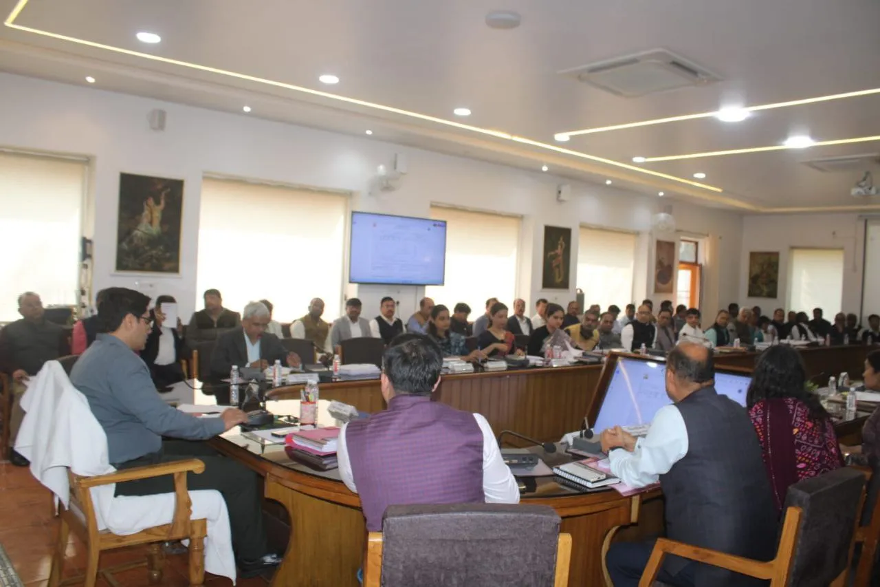 मेरठ मंडल में विकास कार्य और जनकल्याण योजनाओं की समीक्षा, CM डैशबोर्ड के माध्यम से निर्देश