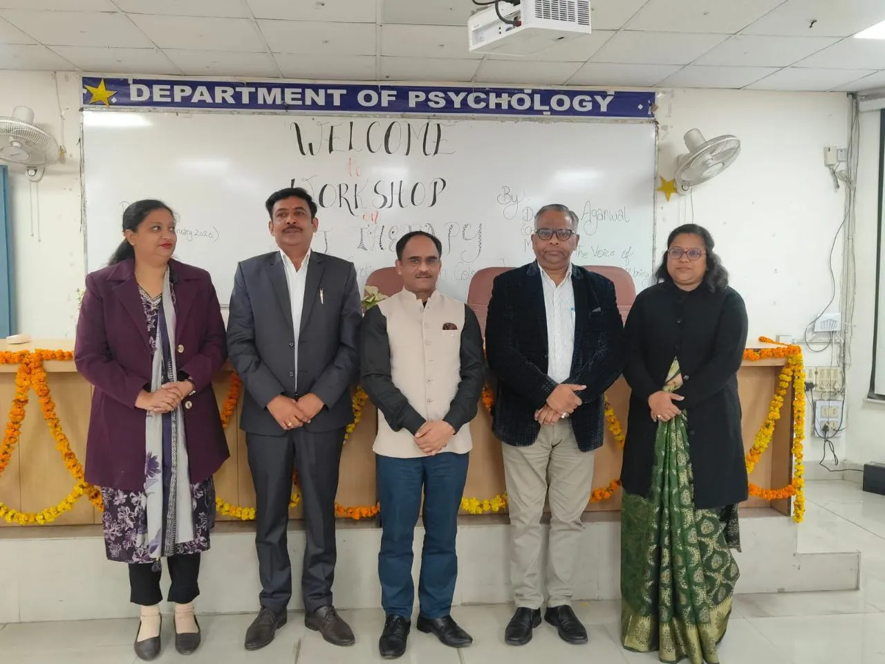 मेरठ: चौधरी चरण सिंह विश्वविद्यालय में “आर्ट थेरेपी: रंगों के माध्यम से भावनाओं की अभिव्यक्ति” पर कार्यशाला आयोजित