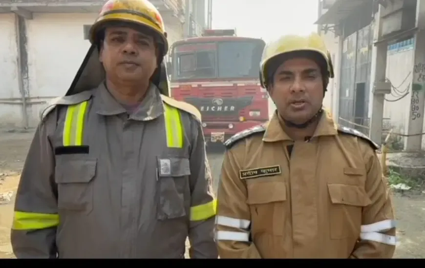 ग्रेटर नोएडा में गत्ता बनाने वाली फैक्ट्री में लगी भंयकर आग