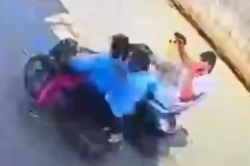 ग्रेटर नोएडा में दूध कारोबारी के घर पर बाइक सवार बदमाशों ने की फायरिंग,  सीसीटीवी वायरल 