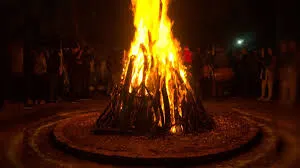 होलिका दहन 2026 पर करें ये खास उपाय, बच्चों की बुरी नजर होगी दूर, घर में आएगी सुख शांति और सकारात्मक ऊर्जा