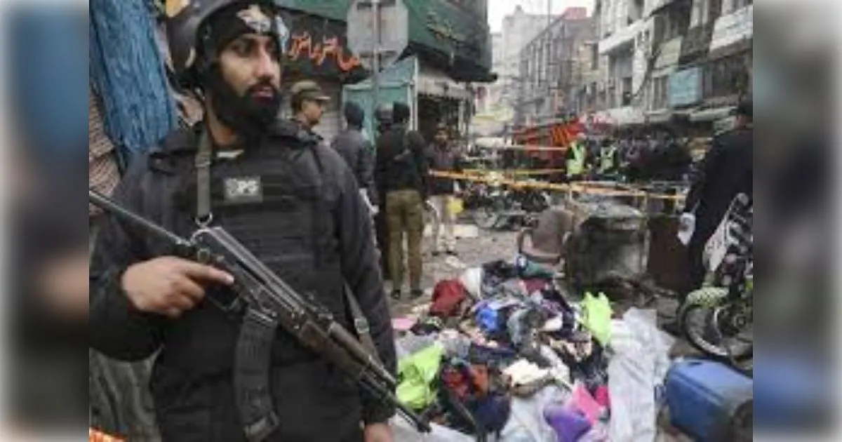 बलूचिस्तान में भीषण रक्तपात: बलूच लड़ाकों के हमलों में 70 से ज्यादा की मौत, जेल तोड़कर कैदी छुड़ाए