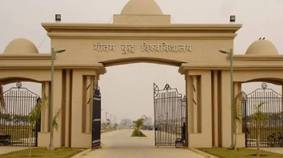 गौतमबुद्ध विश्वविद्यालय में भारी हंगामा: कुलपति के खिलाफ छात्रों ने खोला मोर्चा, परिसर में रातों-रात लगे 'जवाब दो' के होर्डिंग्स