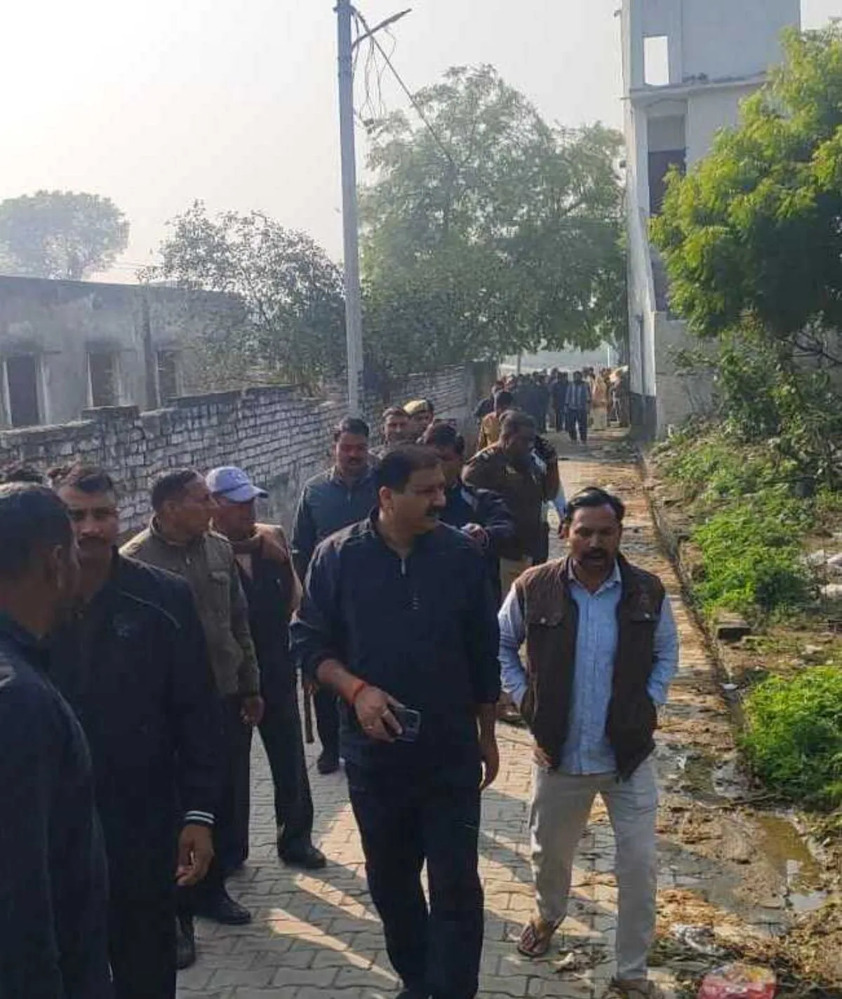 ग्रेटर नोएडा: अमरपुर में 'गरजा' प्राधिकरण का बुलडोजर; 10 करोड़ की सरकारी जमीन से हटाया अवैध कब्जा