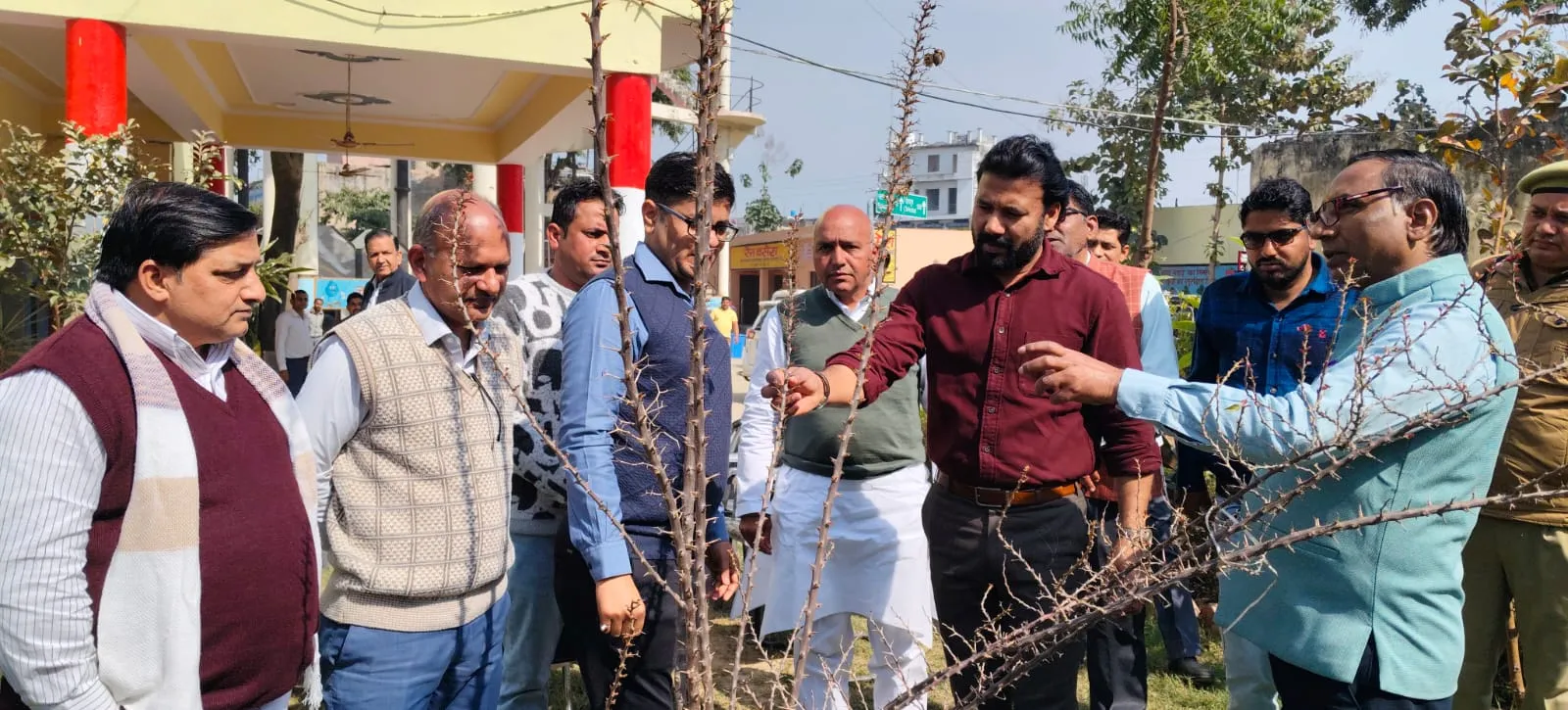 शामली: जिलाधिकारी ने जलालाबाद नगर पंचायत कार्यालय का निरीक्षण कर व्यवस्थाओं और विकास कार्यों की समीक्षा की