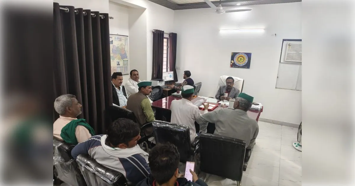 मुजफ्फरनगर: बिजली विभाग में भ्रष्टाचार का बोलबाला! ट्यूबवेल कनेक्शन के नाम पर 'अवैध वसूली' का आरोप, भाकियू ने घेरा कार्यालय