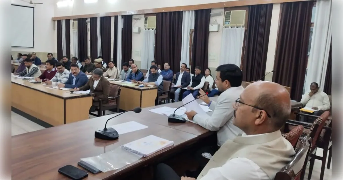 मुजफ्फरनगर: आईजीआरएस और सीएम डैशबोर्ड की समीक्षा में बरती सख्ती, डीएम ने अधिकारियों को दी 'प्रतिकूल प्रविष्टि' की चेतावनी