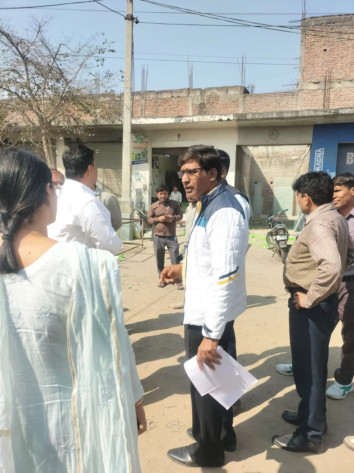 नोएडा: जिला पंचायत ने कासना में किराया वसूली अभियान चलाया, बकायेदारों को भुगतान का निर्देश