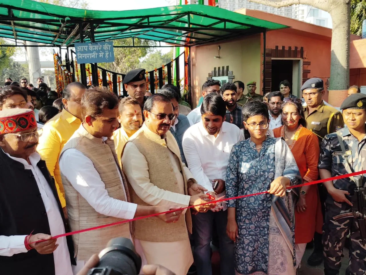  भारत की संस्कृति में फूलों का विशेष महत्व : डॉ महेश शर्मा 