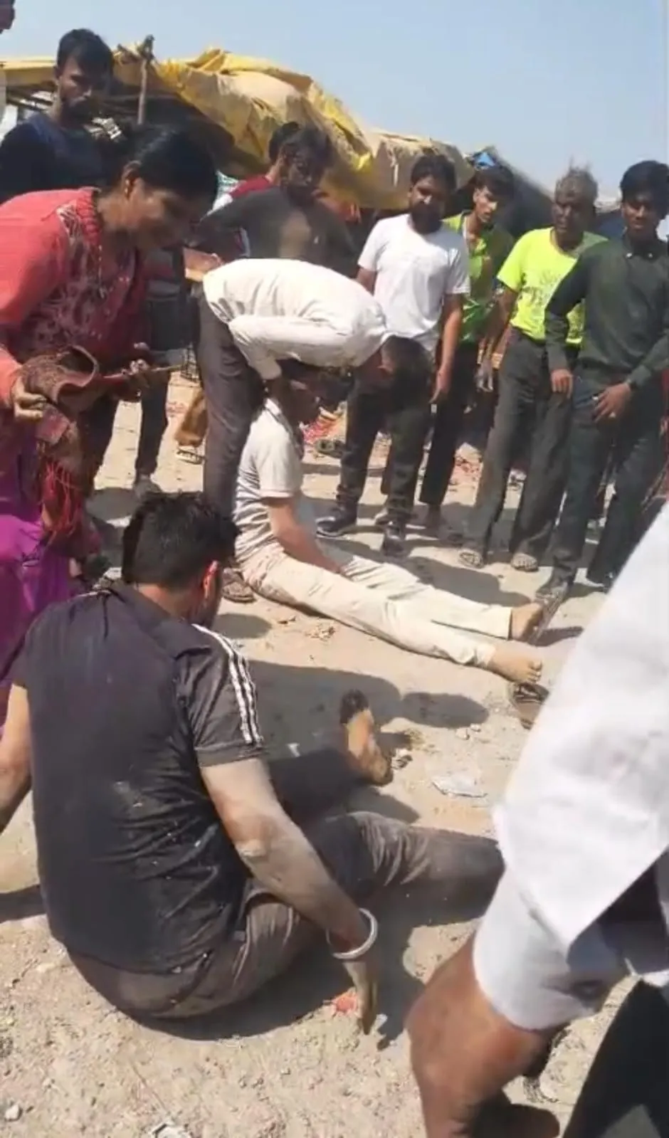 नोएडा में मामूली विवाद पर खूनी संघर्ष, दो भाइयों पर दबंगों ने किया हमला 