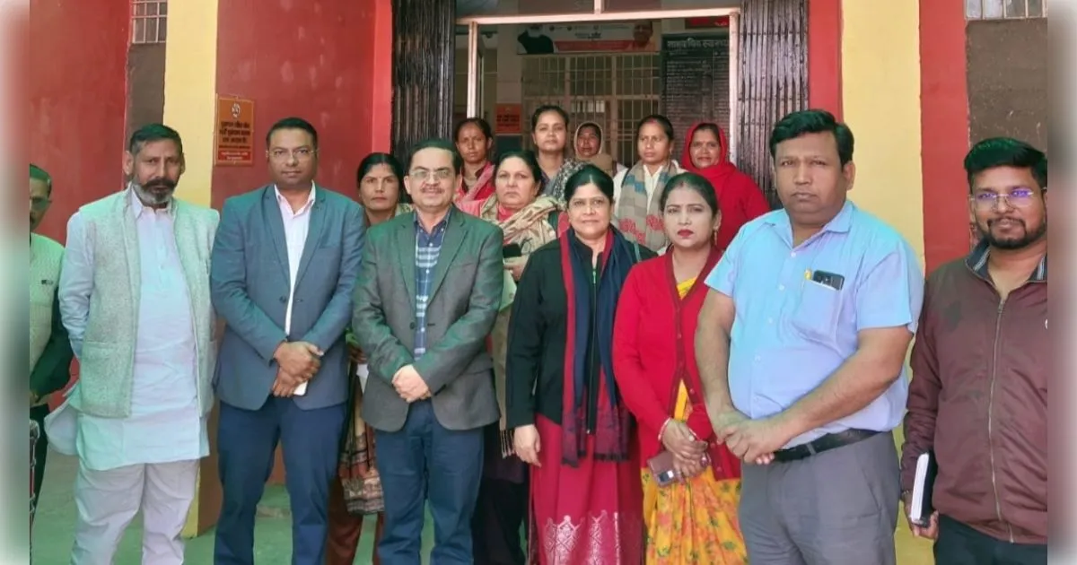 सीएमओ के औचक निरीक्षण से खतौली स्वास्थ्य केंद्र में मची खलबली: 56 महिलाओं के हुए सफल नसबंदी ऑपरेशन